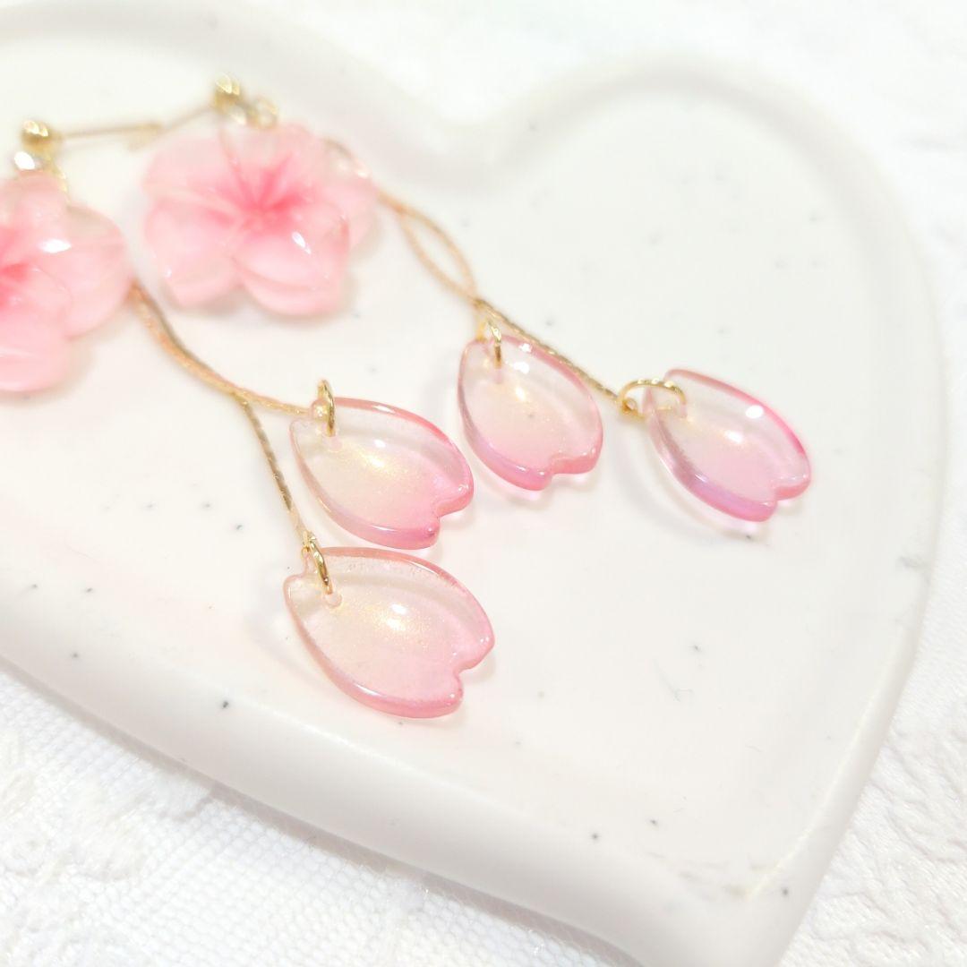 春爛漫❀桜の花びらゆらゆらピアス❀透明感 桜ピンク❀大人可愛い❀