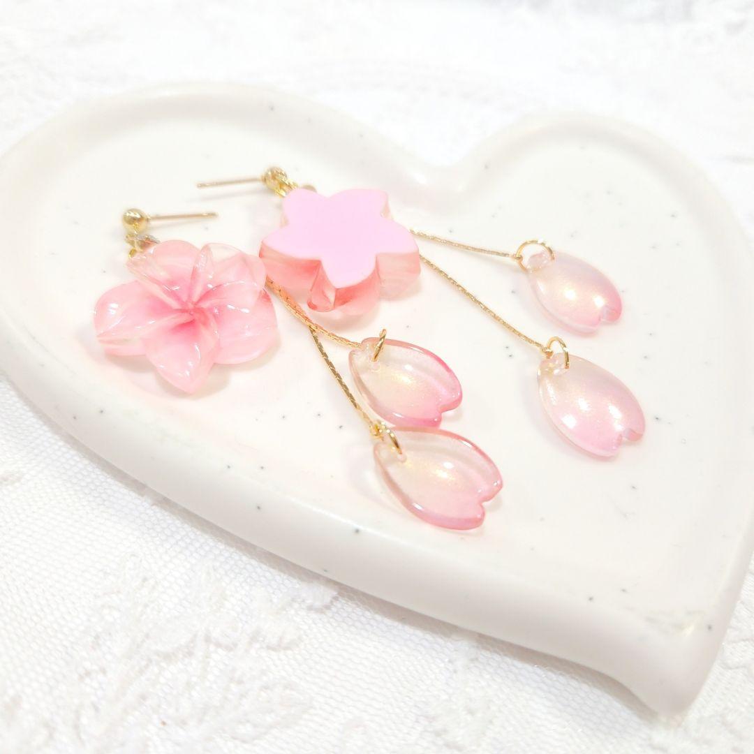 春爛漫❀桜の花びらゆらゆらピアス❀透明感 桜ピンク❀大人可愛い❀