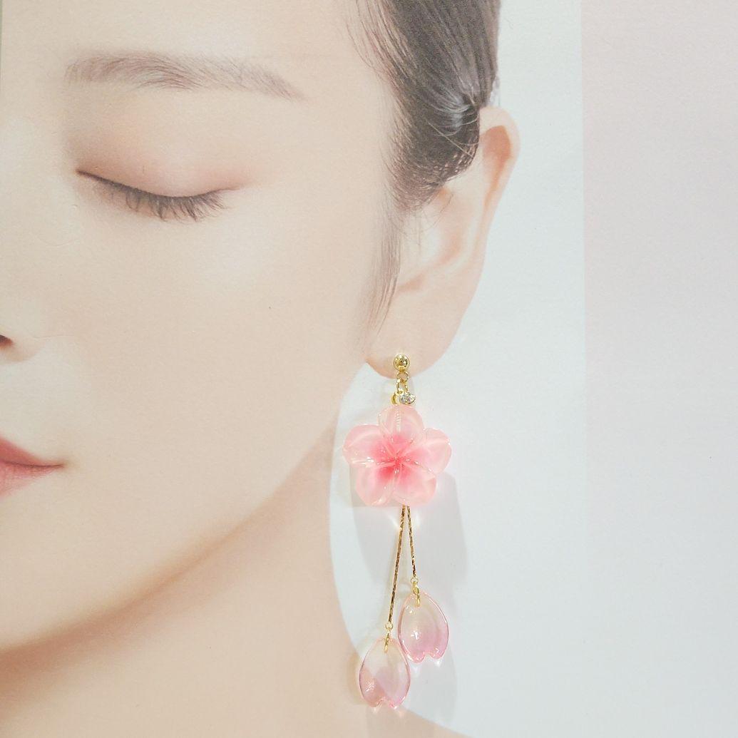 春爛漫❀桜の花びらゆらゆらピアス❀透明感 桜ピンク❀大人可愛い❀