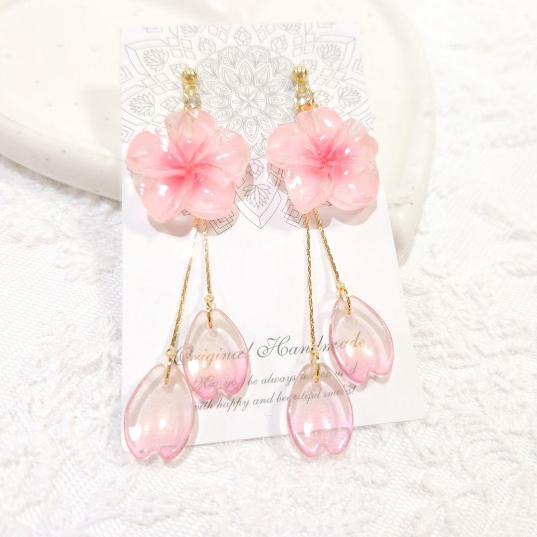春爛漫❀桜の花びらゆらゆらピアス❀透明感 桜ピンク❀大人可愛い❀
