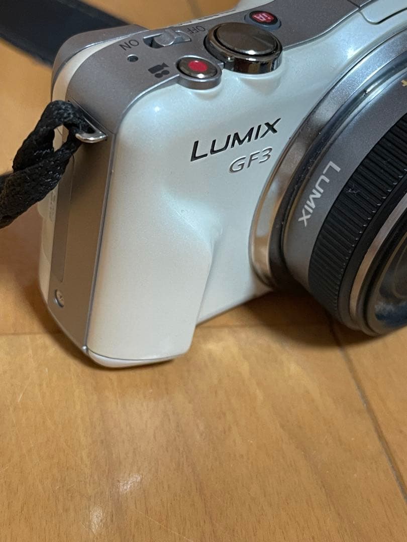 Panasonic DMC-GF3W-W ダブルレンズキット　レンズガード付