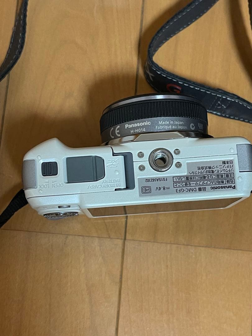 Panasonic DMC-GF3W-W ダブルレンズキット　レンズガード付
