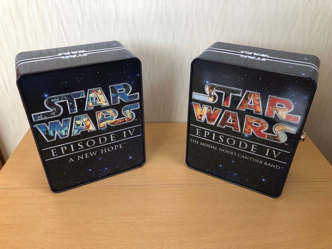 スターウォーズフィギュア4体&缶ケース2個　セット