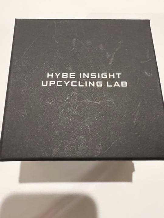 HYBE INSIGHT BTS キューブ 衣装