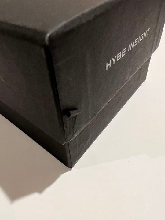 HYBE INSIGHT BTS キューブ 衣装