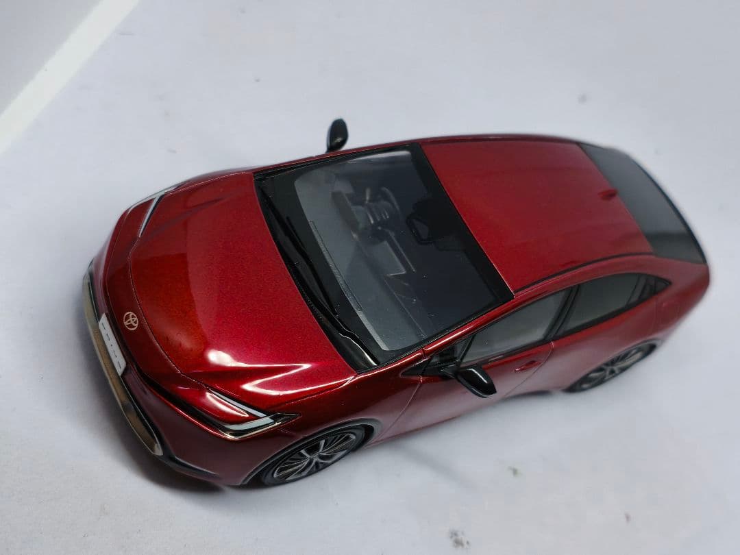トヨタ プリウス 1/30 カラーサンプル ミニカー 赤　新型　現行型