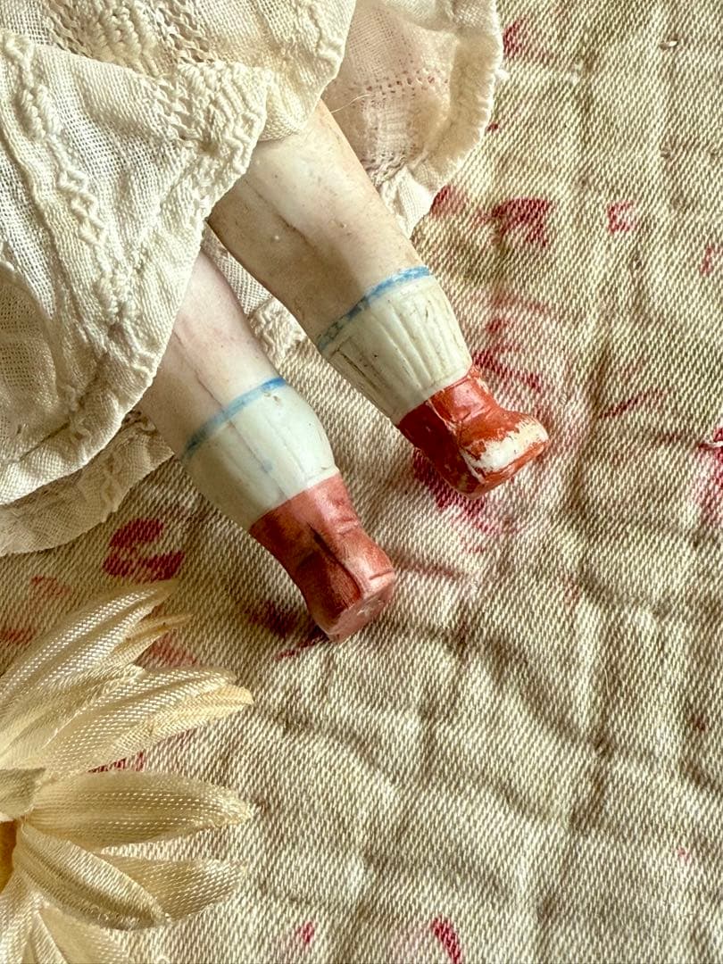 ＊専用＊　アンティーク　ミニョネット　ドール　オールビスク　白い布花付き