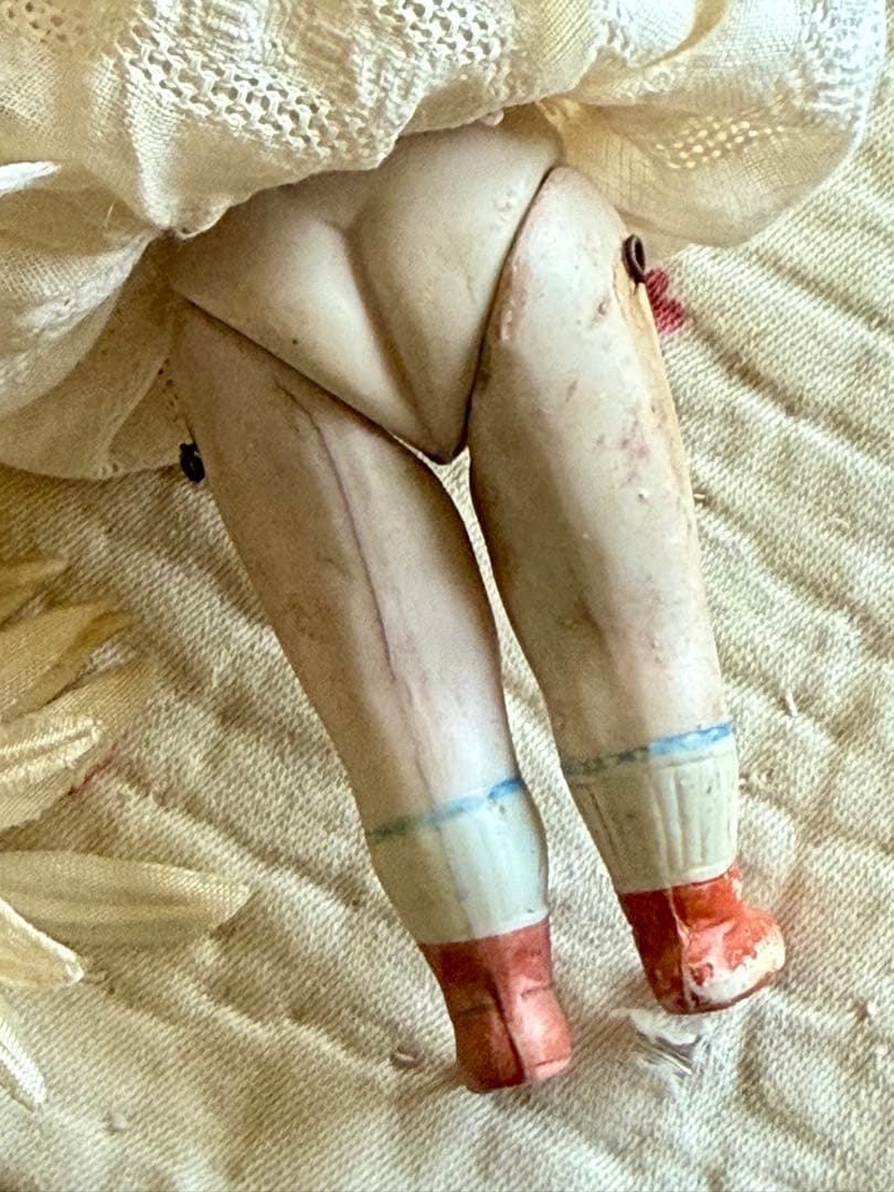 ＊専用＊　アンティーク　ミニョネット　ドール　オールビスク　白い布花付き