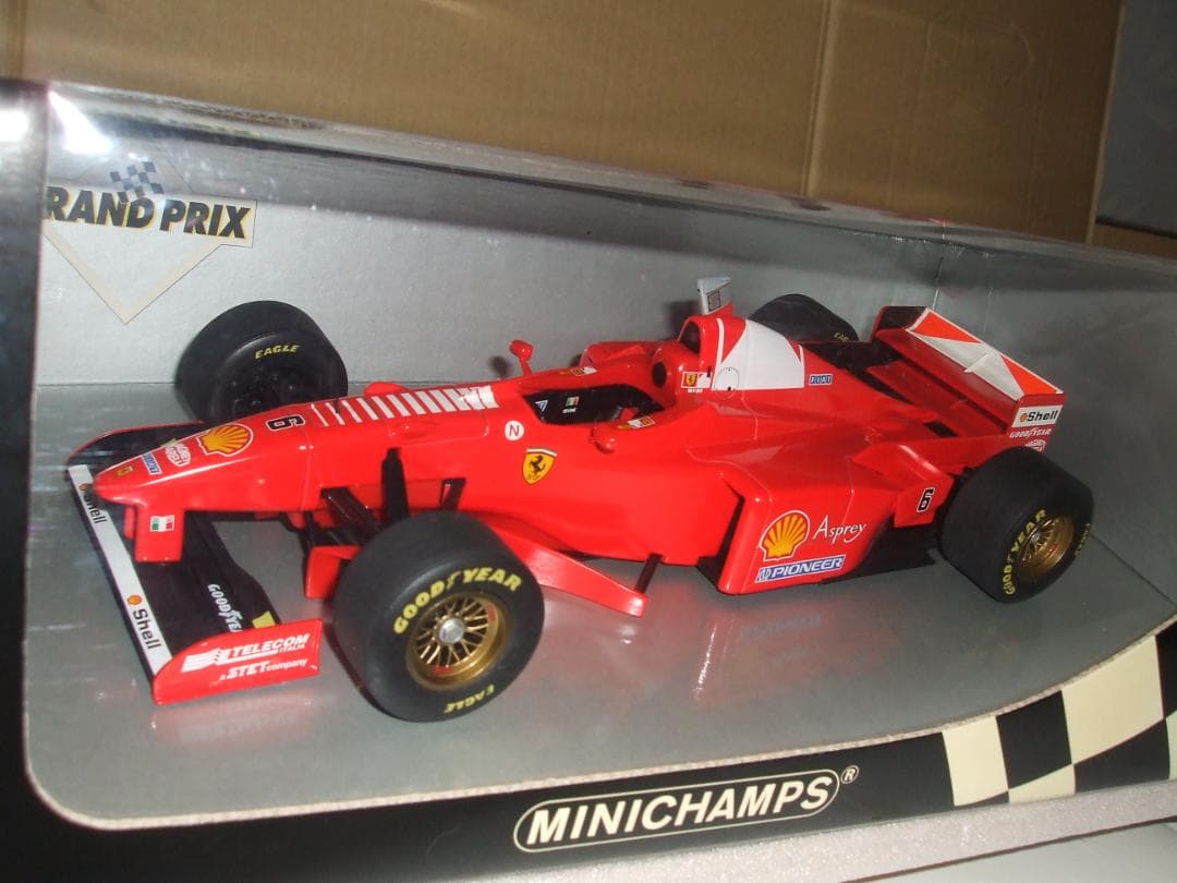 フェラーリ　F１　E・アーバイン　＃６　ノードライバー　ミニチャンプス　１／１８