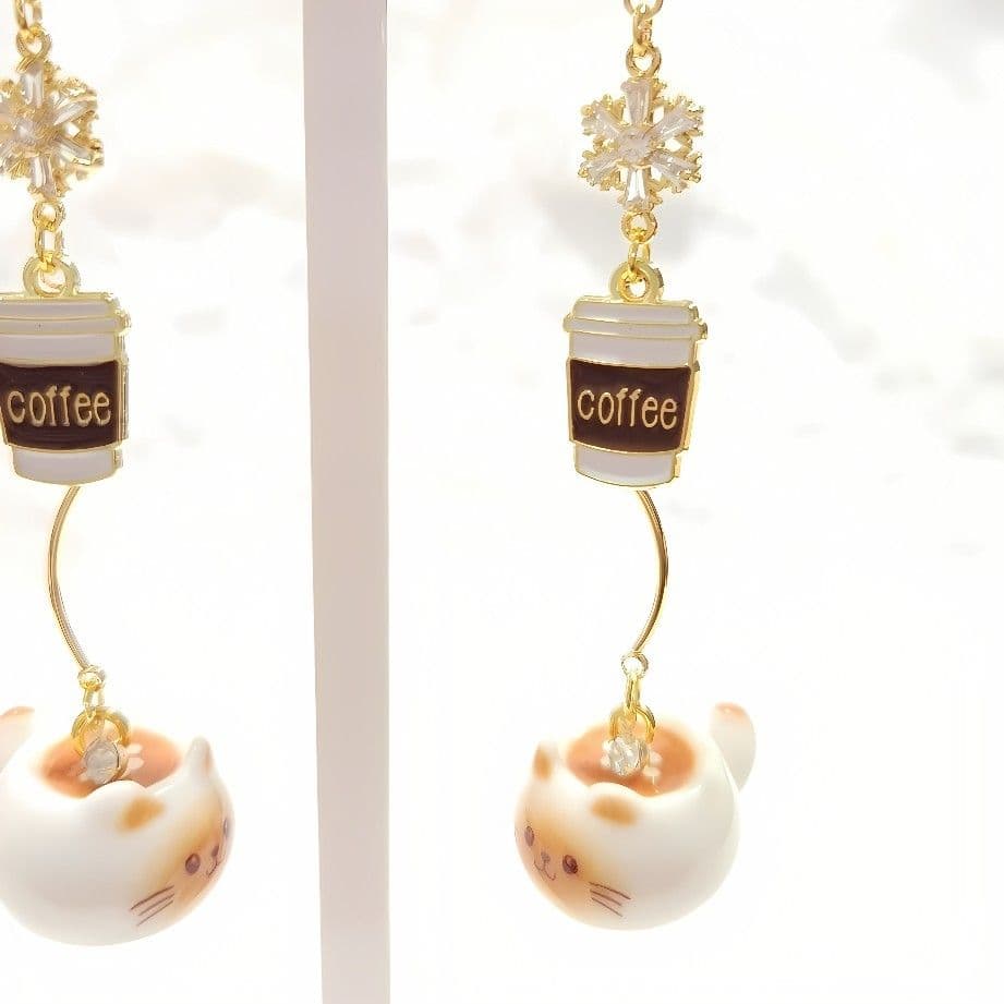 ジルコニア 雪の結晶 猫ちゃんカップ コーヒー 冬 ゆらゆら ピアス