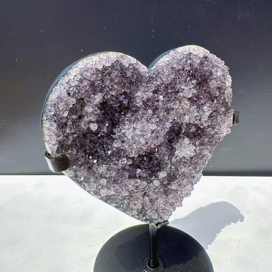 天然石アメジストのハート　置物　台座付きNO.050410
