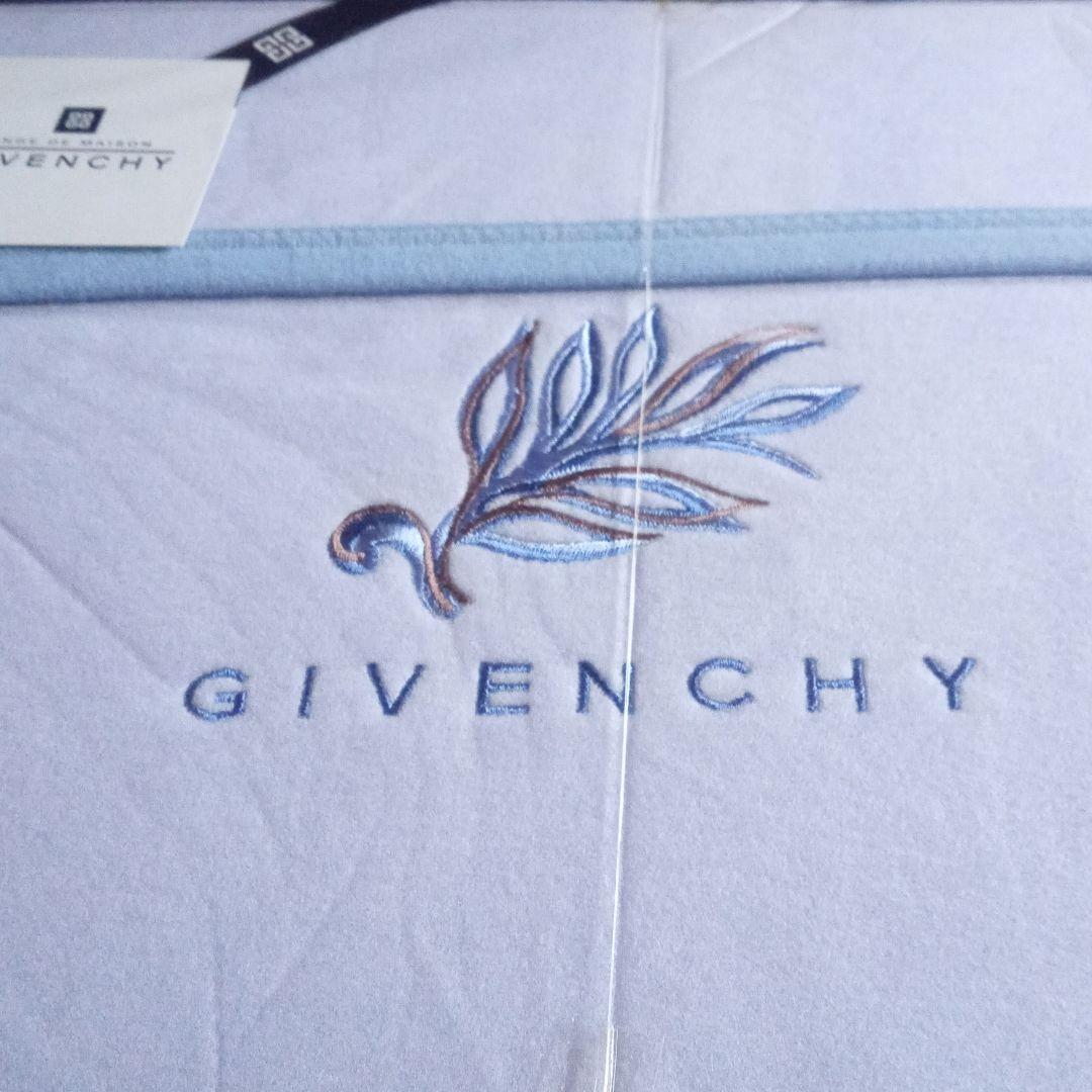 GIVENCHY 　モッサー敷毛布
