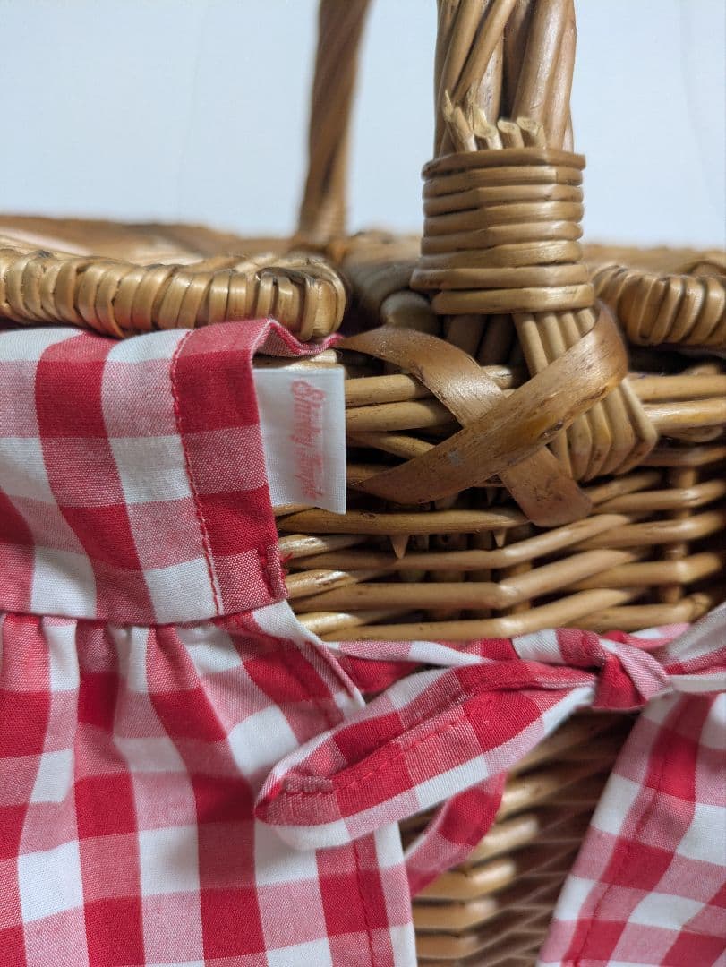 シャーリーテンプル　ウィッカーバスケット 赤白ギンガムチェック