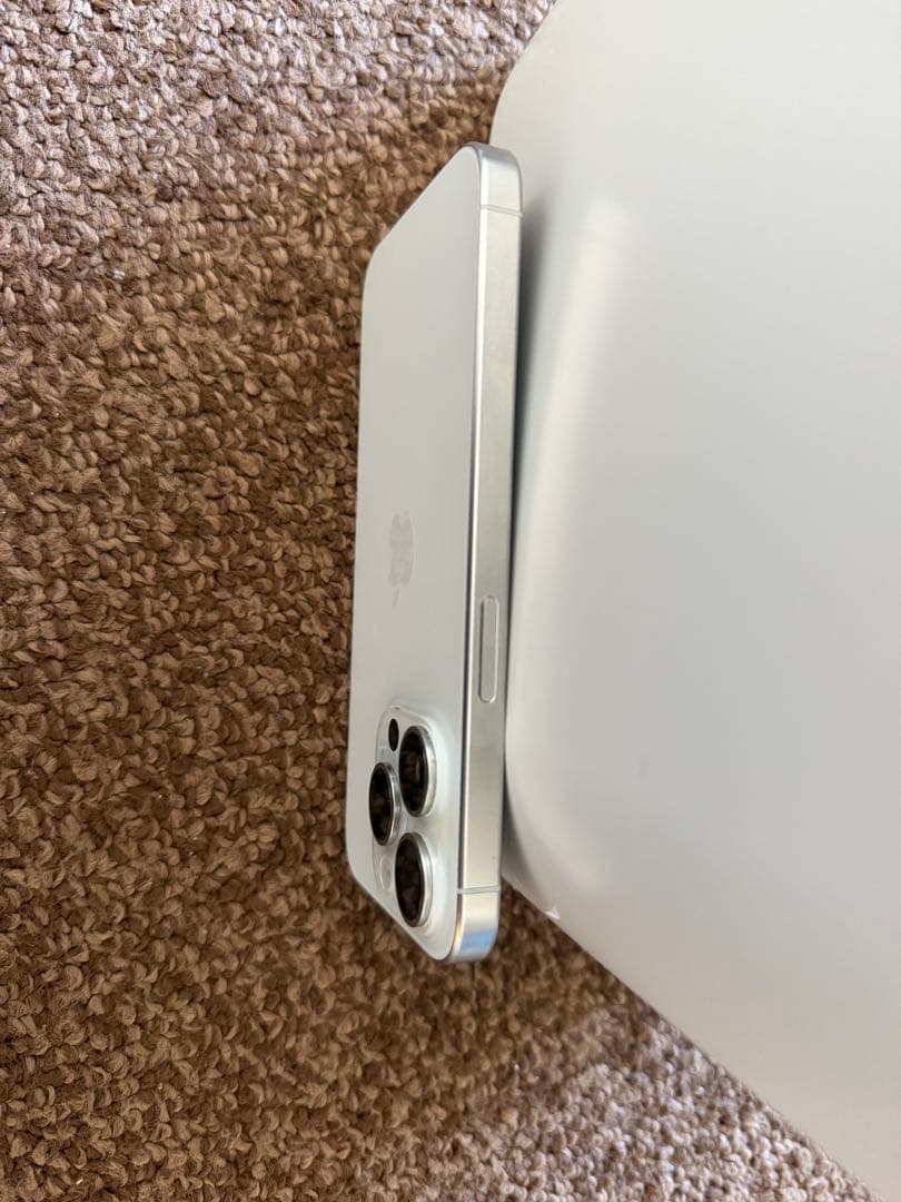 Apple iPhone 15 Pro 本体