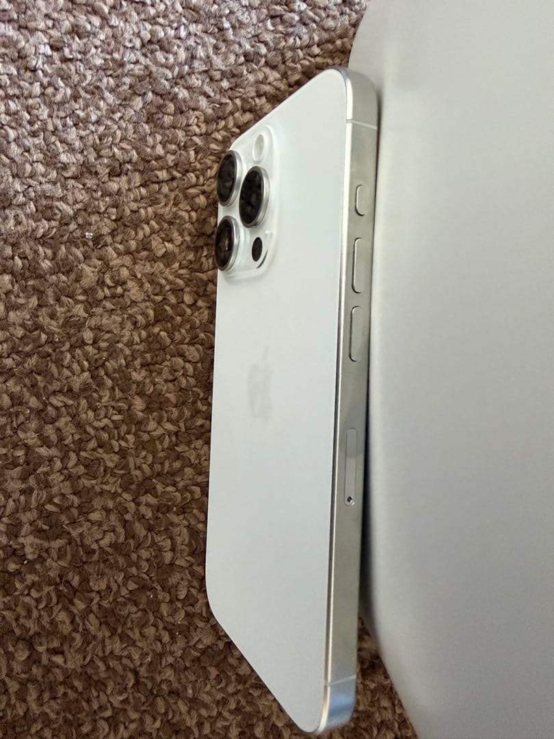 Apple iPhone 15 Pro 本体