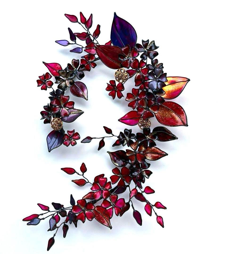 ルビーレッド大きなボタニカルリース　ワイヤークラフト　ディップアート　アート