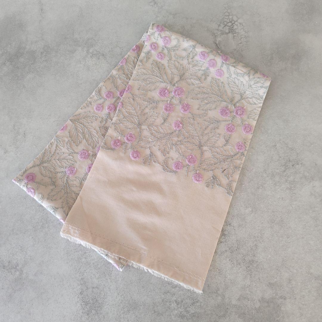 【小菊】ライトベージュ・刺繍半衿サイズのハギレ
