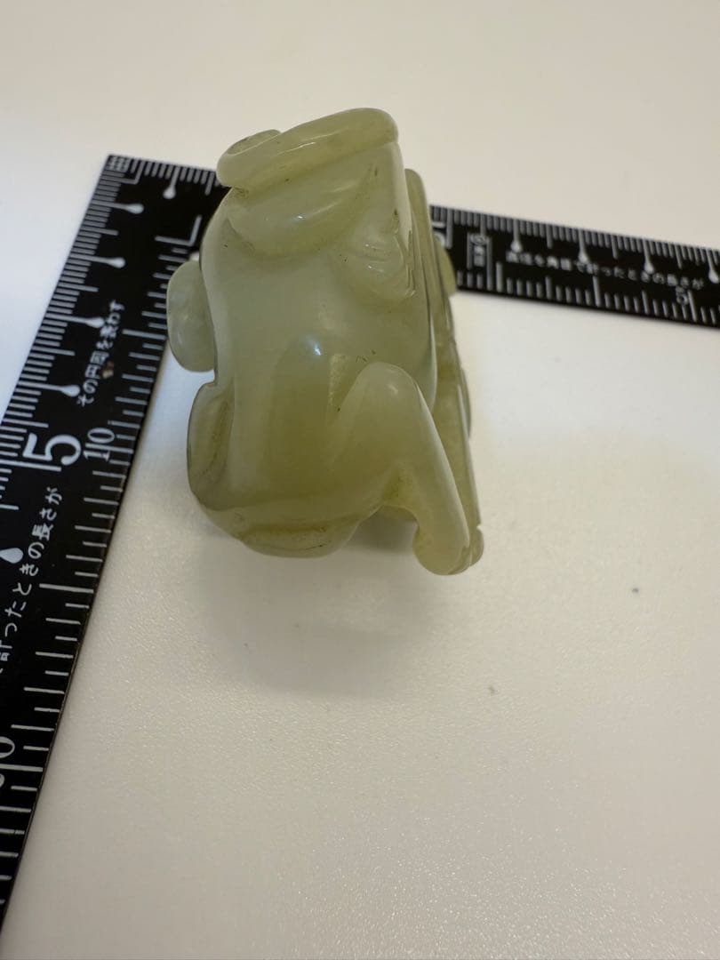 和田玉　玉石彫刻　和田玉　神獣刻　根付　紙鎮　置物