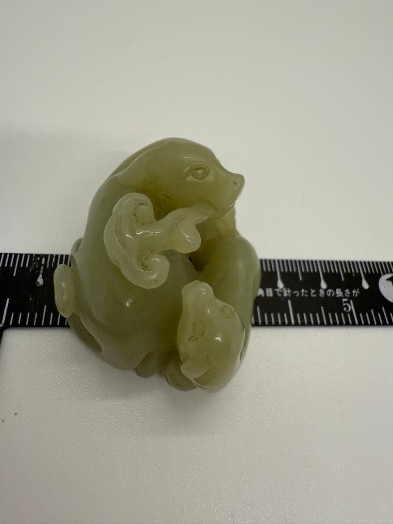 和田玉　玉石彫刻　和田玉　神獣刻　根付　紙鎮　置物