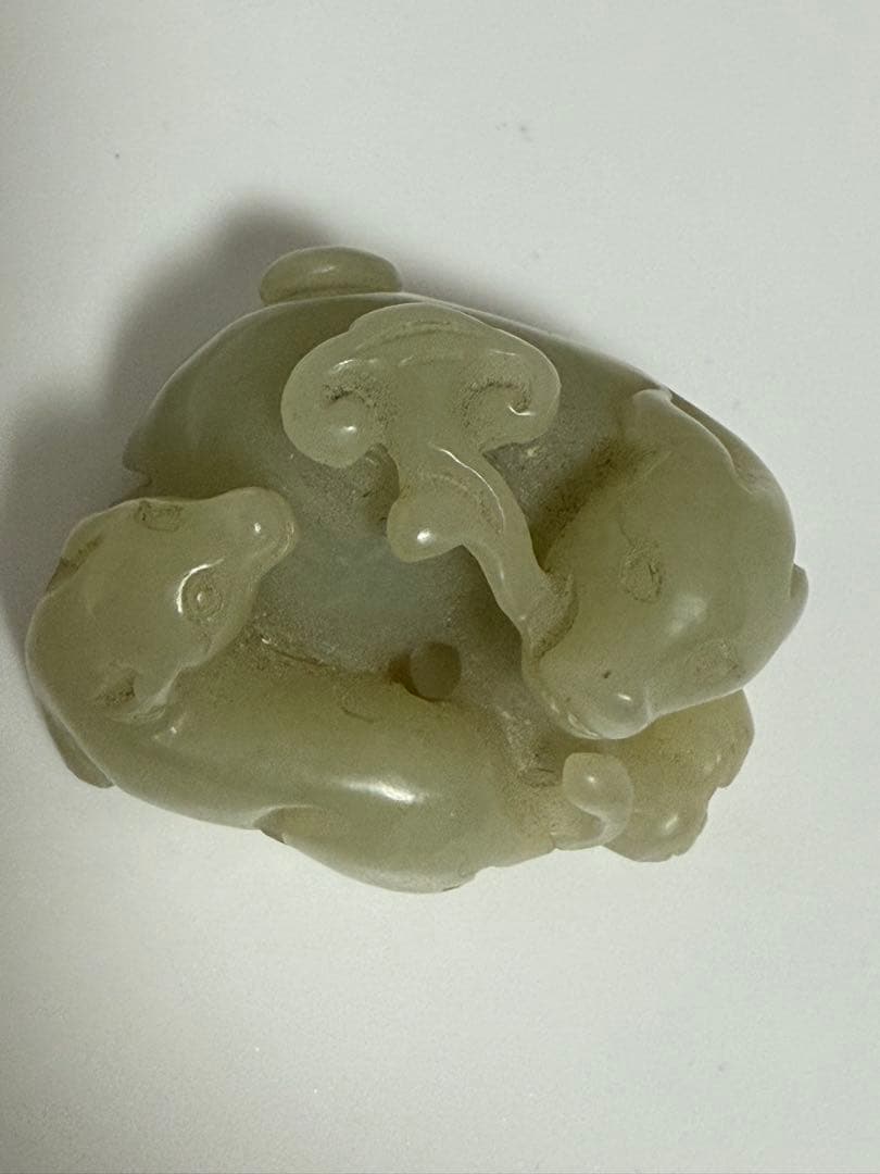 和田玉　玉石彫刻　和田玉　神獣刻　根付　紙鎮　置物