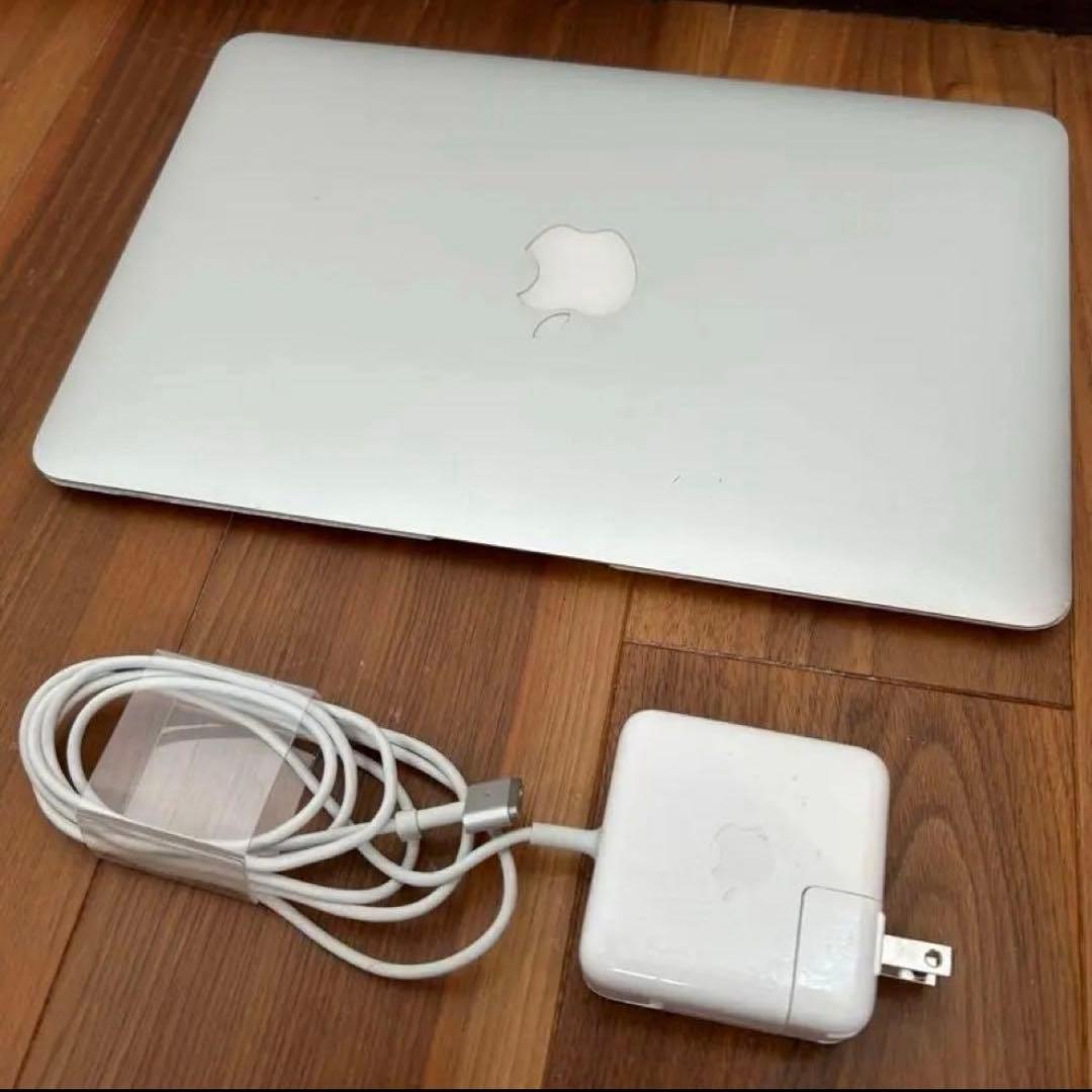 【化粧箱付き】 MacBook Air 11インチ MD224J/A 充電器付き