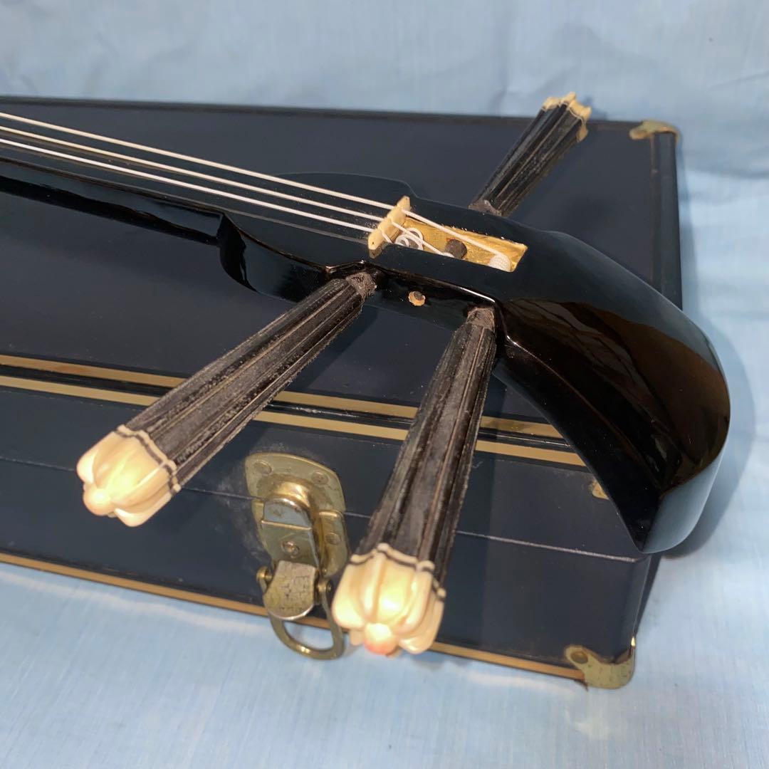 沖縄民族楽器　三線本体 強化張り蛇皮製 付属品　鍵付きハードケース