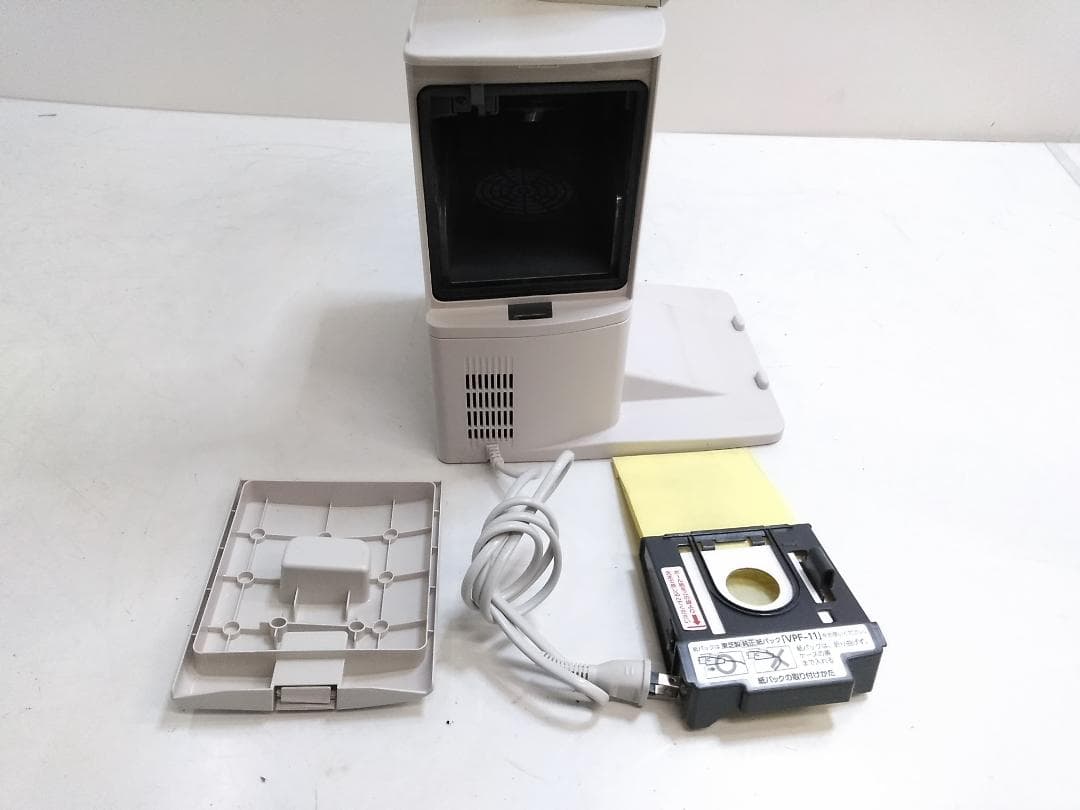 25年製 東芝 ダストステーション搭載コードレス掃除機 VC-SL130DS ♪