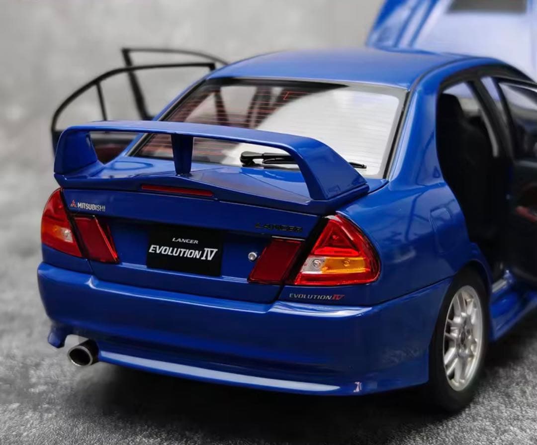1:18 Mitsubishi Lancer Evolution IVミニカー