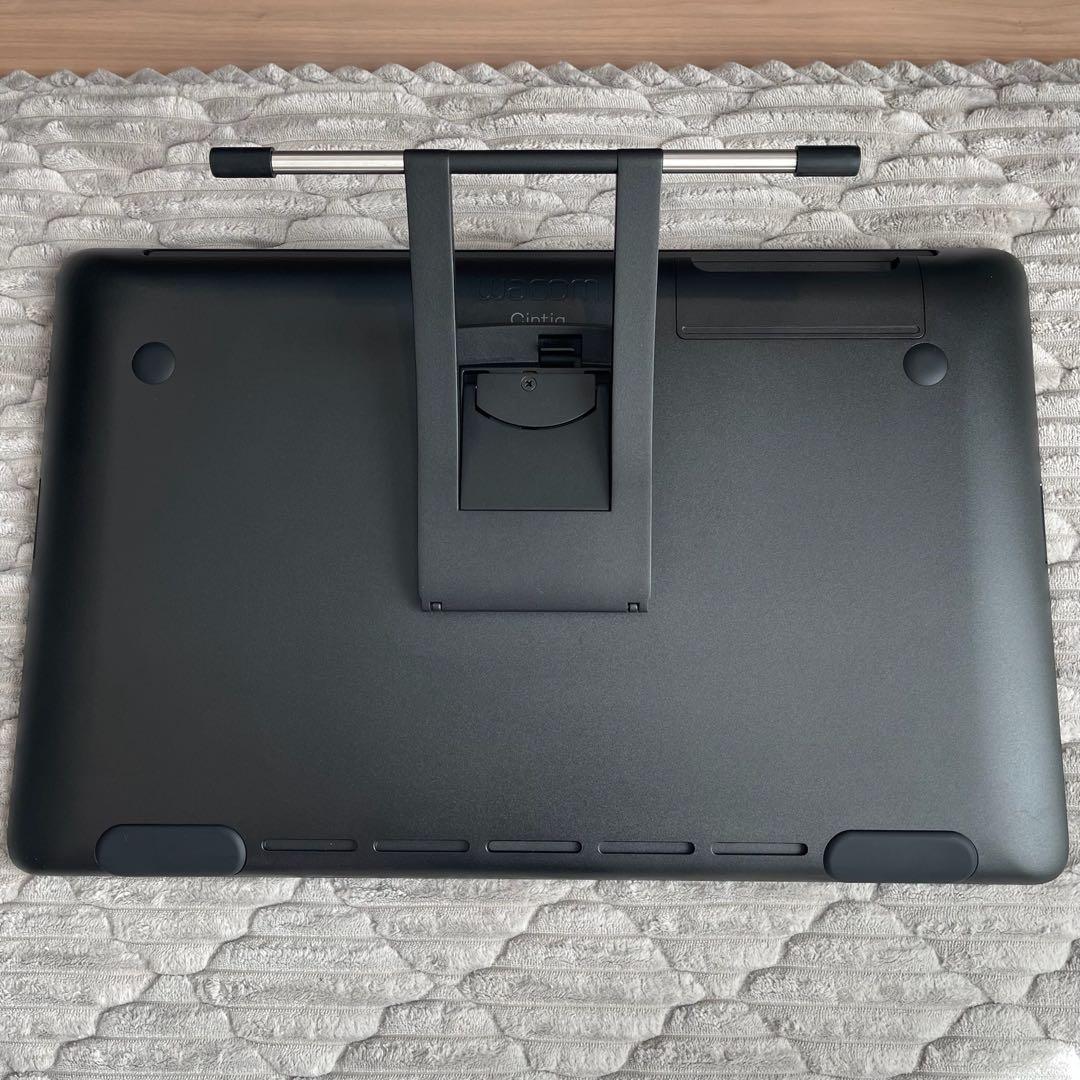 Wacom Cintiq 22 FHD DTK2260 ワコム　液タブ