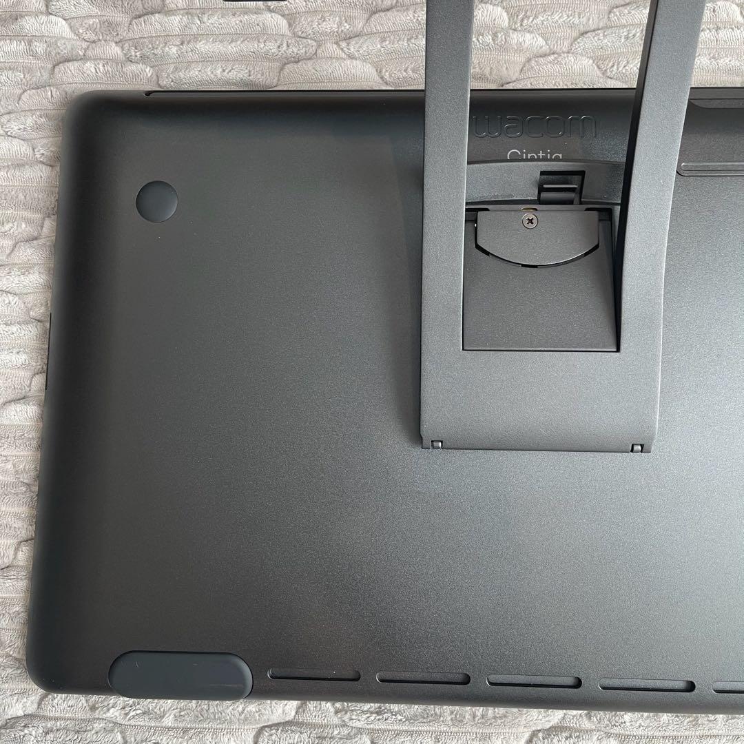 Wacom Cintiq 22 FHD DTK2260 ワコム　液タブ