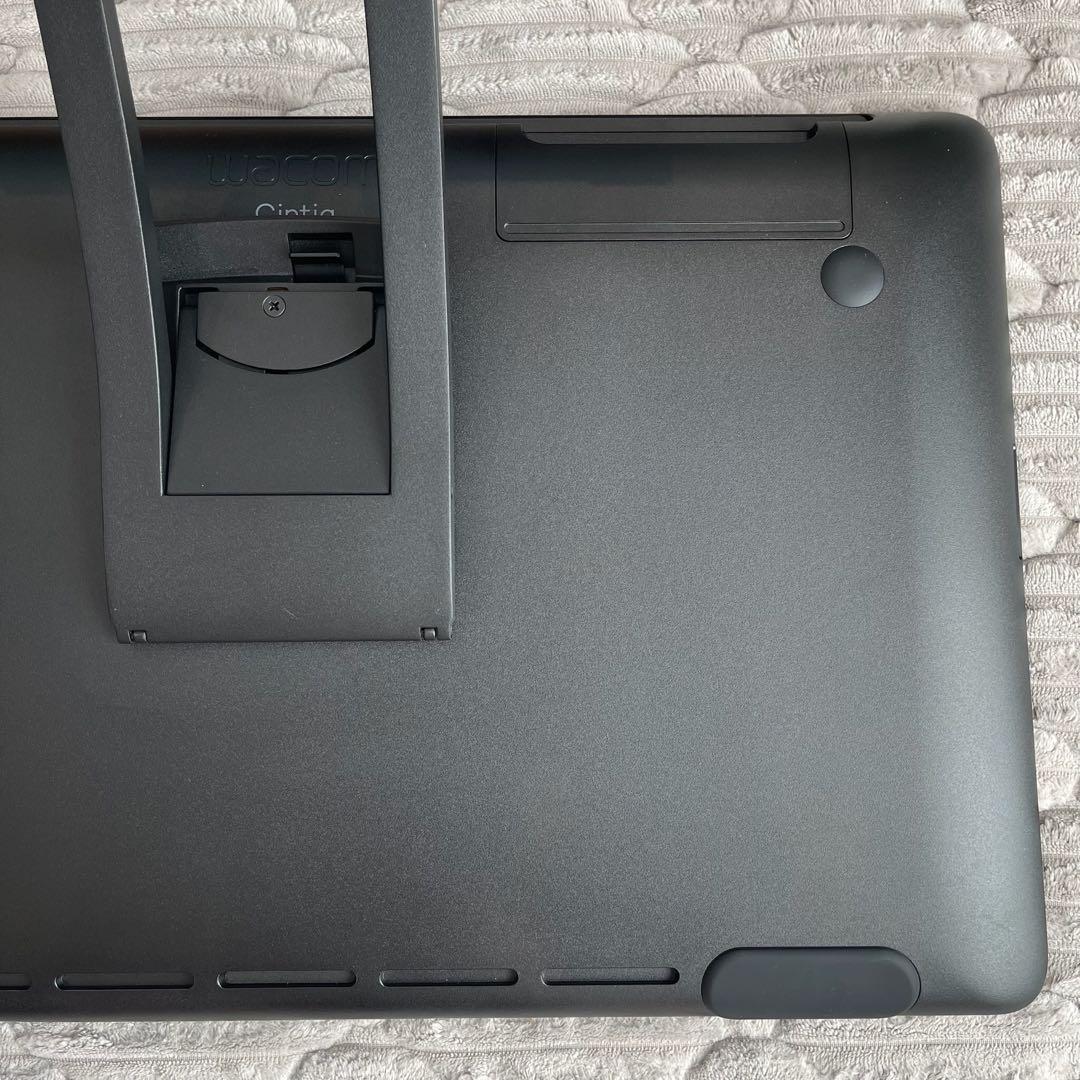 Wacom Cintiq 22 FHD DTK2260 ワコム　液タブ