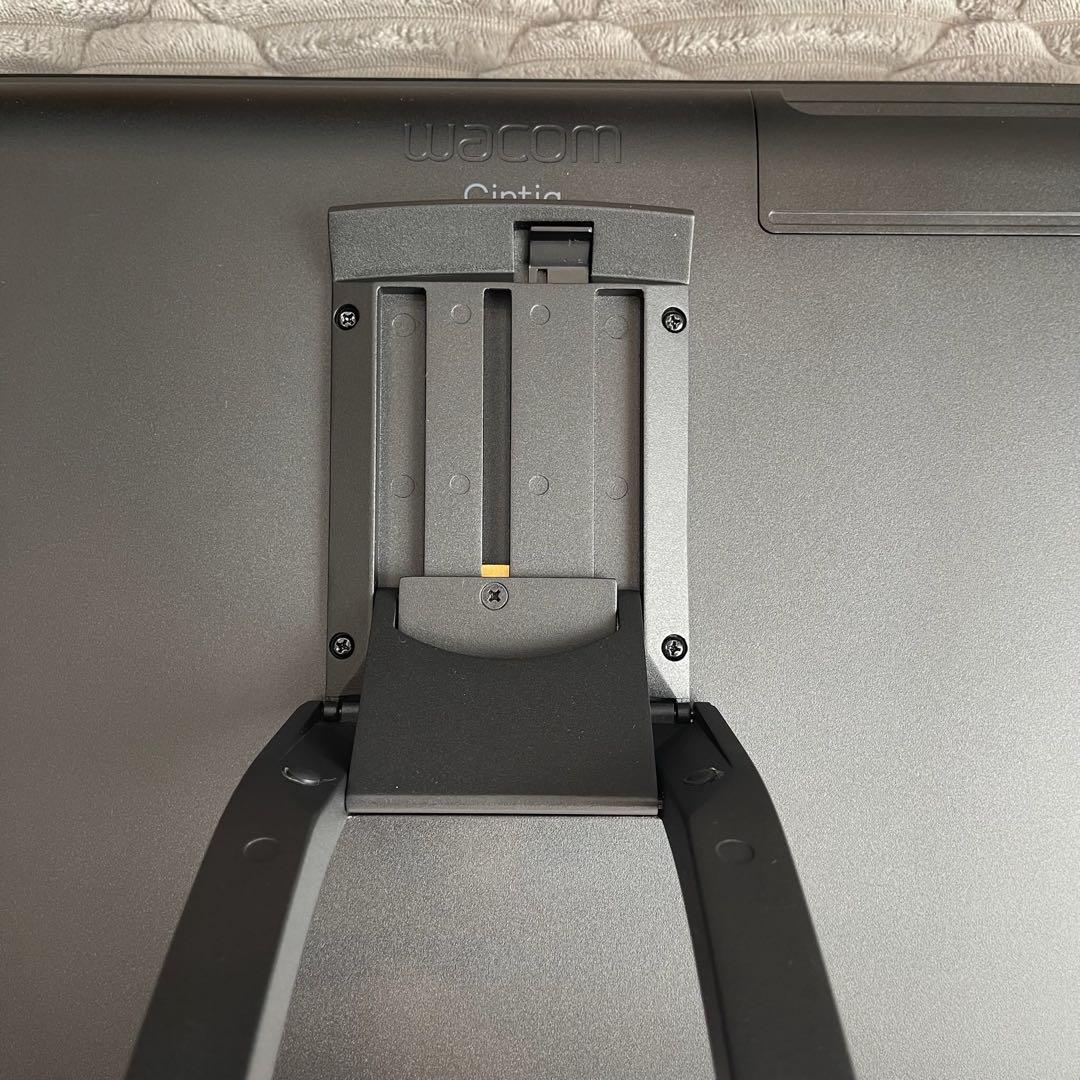 Wacom Cintiq 22 FHD DTK2260 ワコム　液タブ