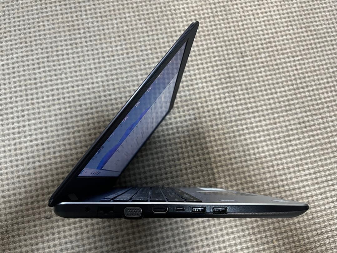 ASUS VivoBook X542U ノートパソコン　新品SSD 訳あり品