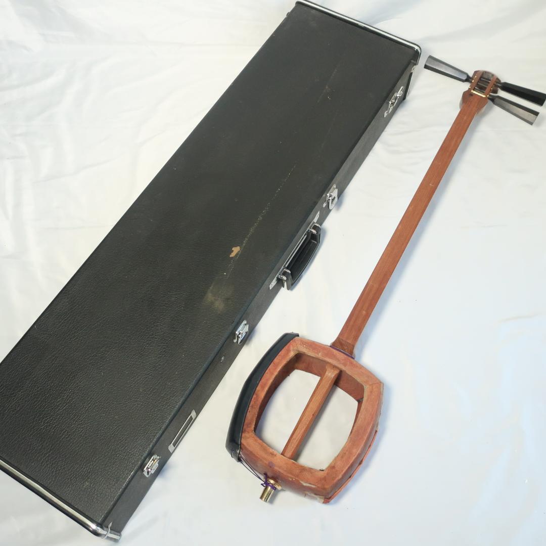 段ボ津軽三味線 東触り 極太黒檀ペグ ハードケース 撥 予備弦 駒 楽譜 付属