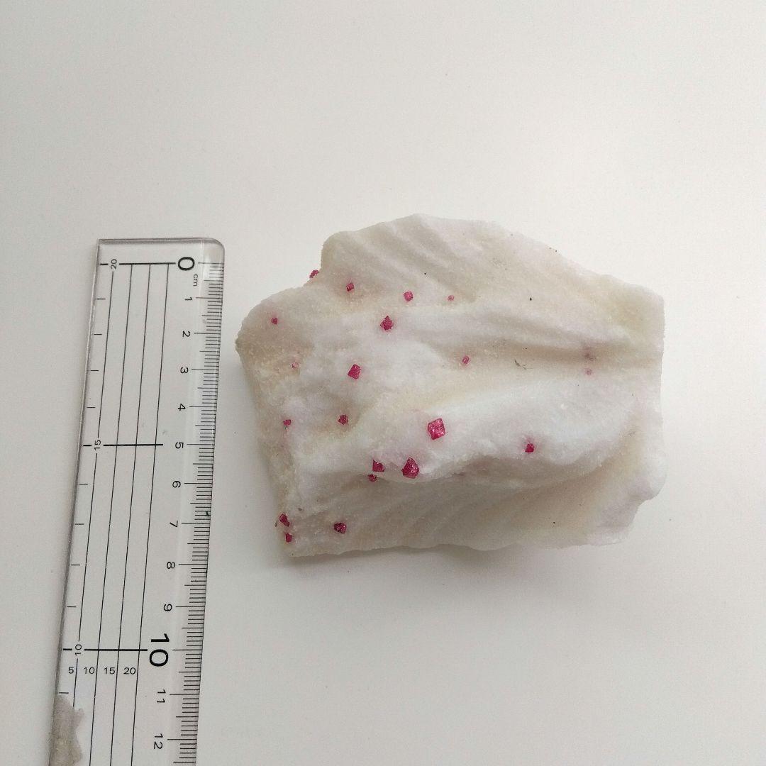 レッドスピネル 母岩付き 大きめ