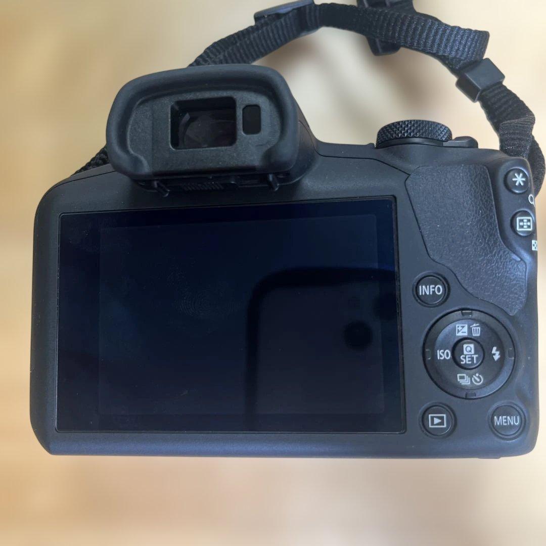 Canon EOS R100 ミラーレス一眼　未使用に近い