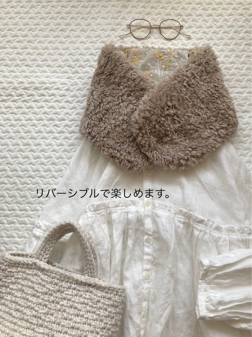 ✳︎ハンドメイド✳︎ふわふわネックウォーマー『イエローピスタチオのボタニカル刺繍』