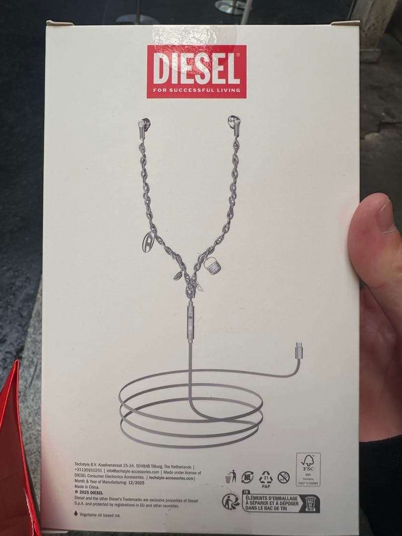 DIESEL Wired Earbuds チェーンデザイン