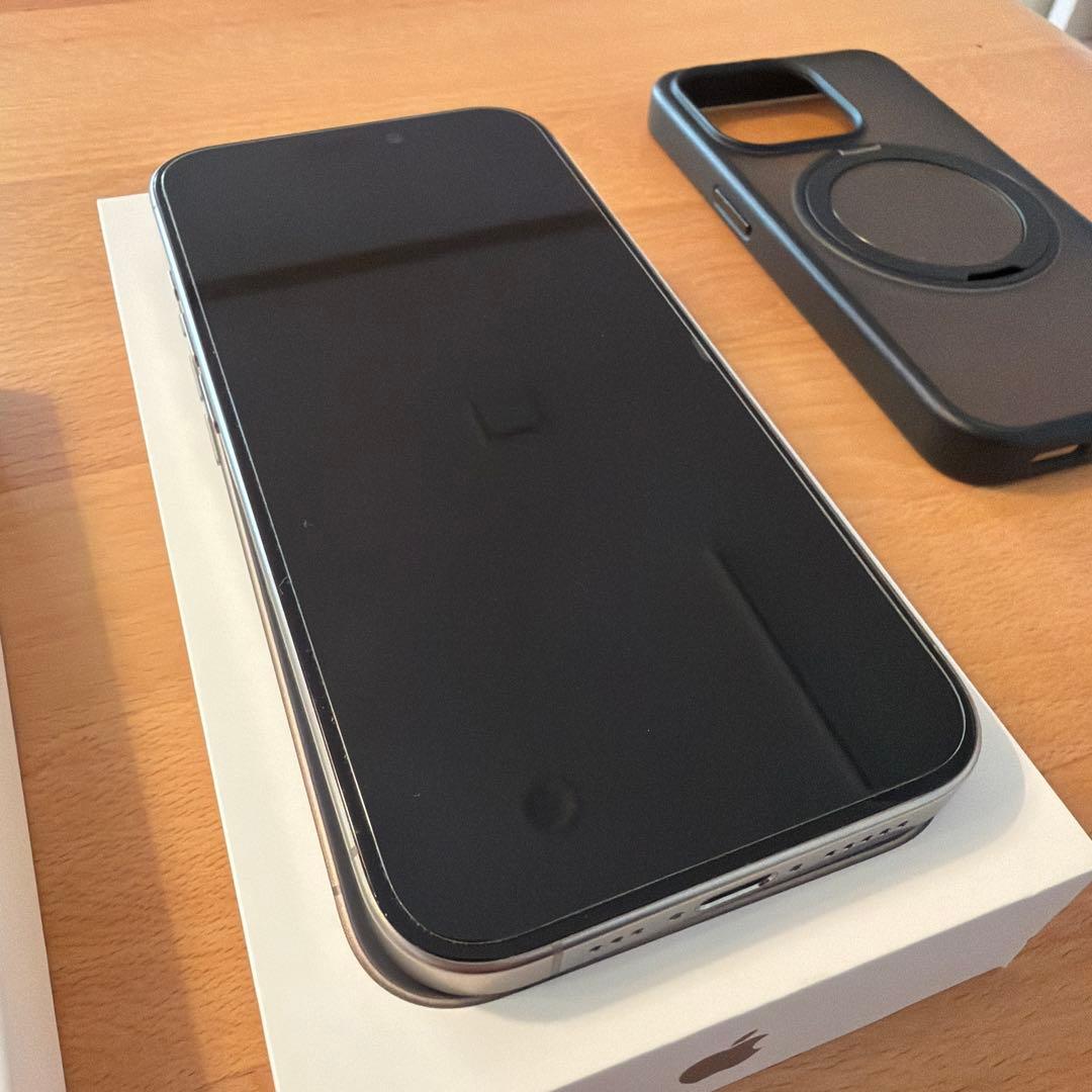 iPhone15Pro 256GB ナチュラルチタニウム TORRASケース付き