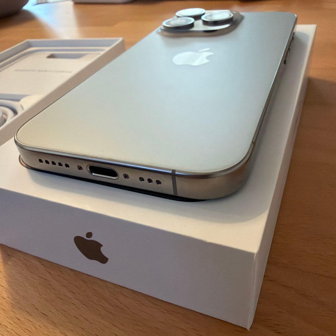 iPhone15Pro 256GB ナチュラルチタニウム TORRASケース付き