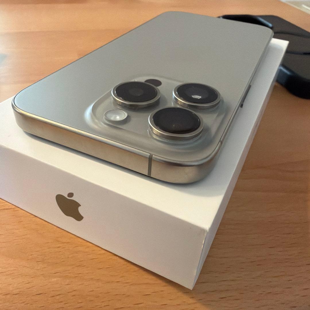 iPhone15Pro 256GB ナチュラルチタニウム TORRASケース付き