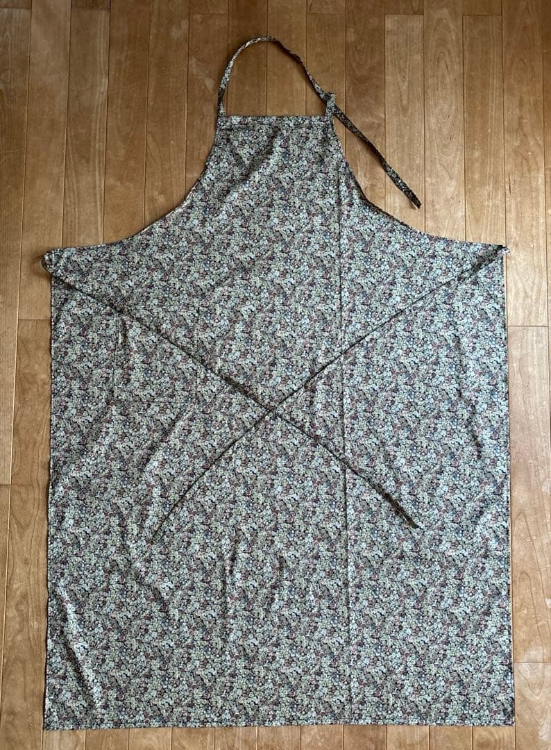 うさぎ様 リバティタナローン エプロン 丈110 チャイブグリーン 右ポケット