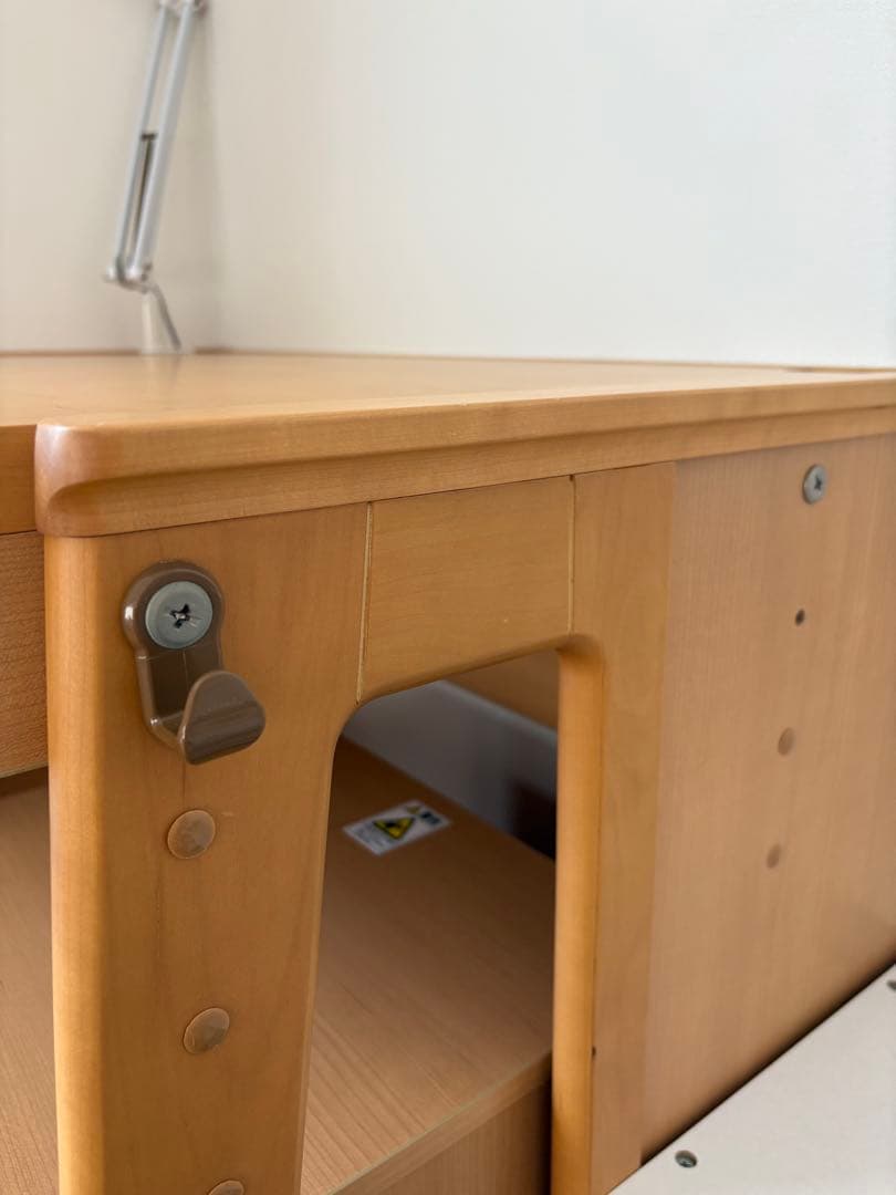 ①/③イトーキ ITOK 学習机 デスク ライト付き ユトレヒト