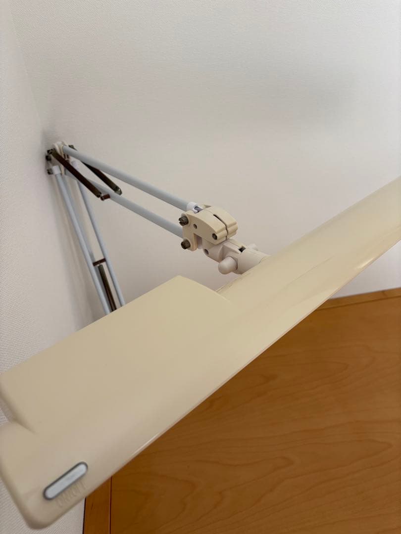 ①/③イトーキ ITOK 学習机 デスク ライト付き ユトレヒト