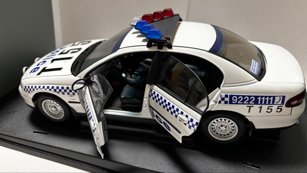 超希少 オートアート 1/18 ホールデン コモドア VT パトカー 17年モノ