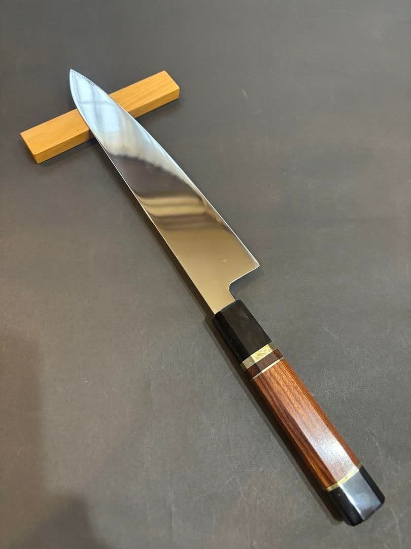 シ*マ様 ウルトラ鏡面V金10号和牛刀240mm デザートアイアンウッド柄