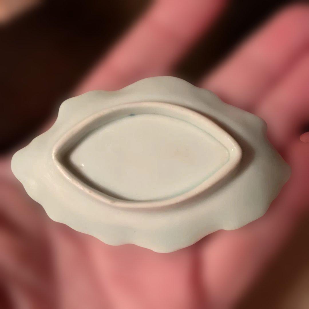 伊萬里　牡丹紋変型皿