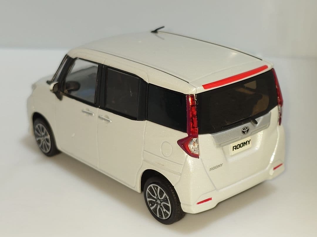 トヨタ ルーミー カラーサンプル ホワイトパール 1/30 ミニカー