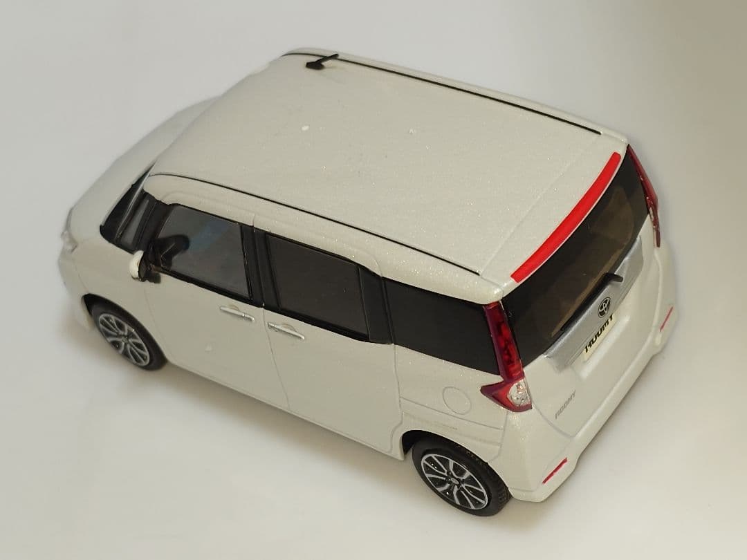 トヨタ ルーミー カラーサンプル ホワイトパール 1/30 ミニカー