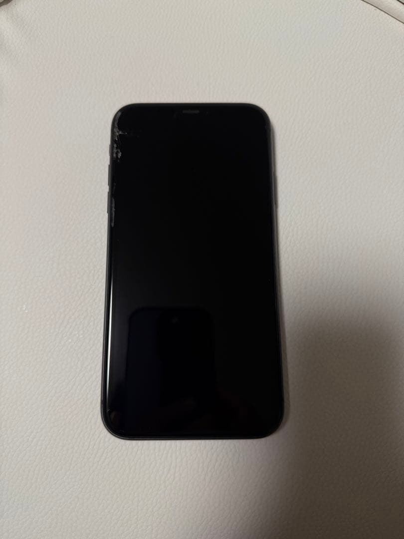 Apple iPhone 11 ブラック　画面ヒビあり　SIMフリー
